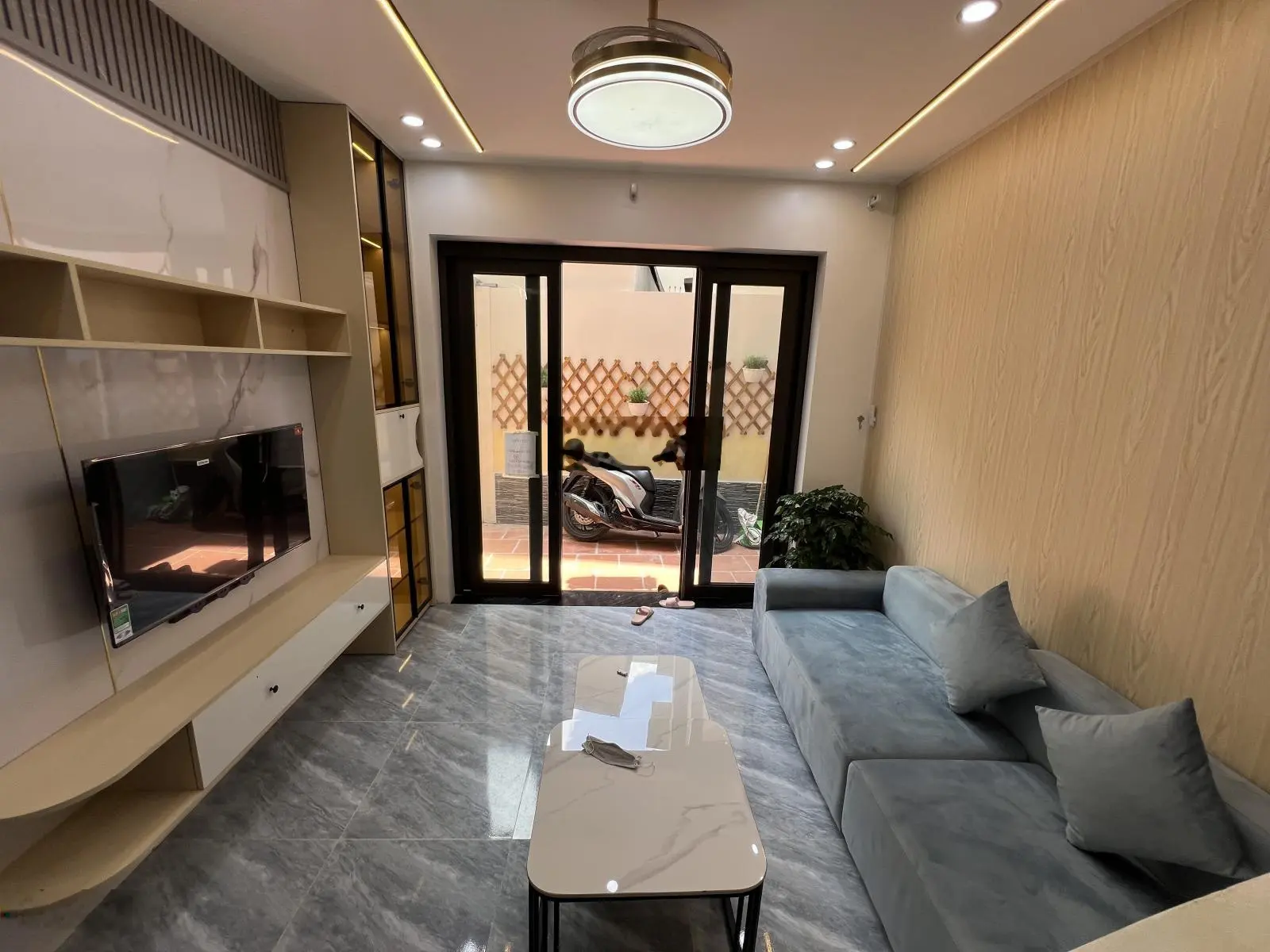 Dân xây Ngọc Thuỵ. Mới tinh, thang máy, full nội thất. Gần cầu Long Biên, chỉ 10p sang phố Cổ