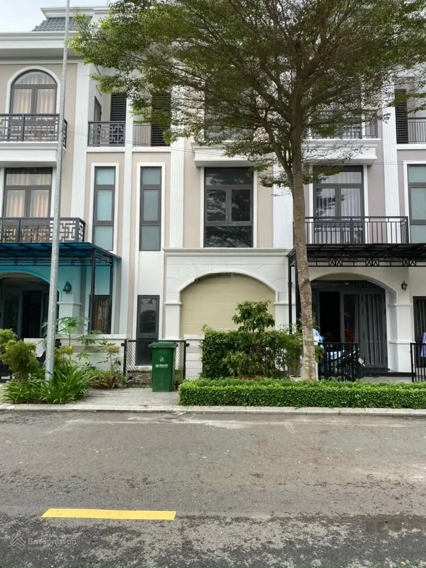 Cần bán nền đất đường số 4 khu Green city giá: 4 tỷ. Liên hệ: 0917 393 ***