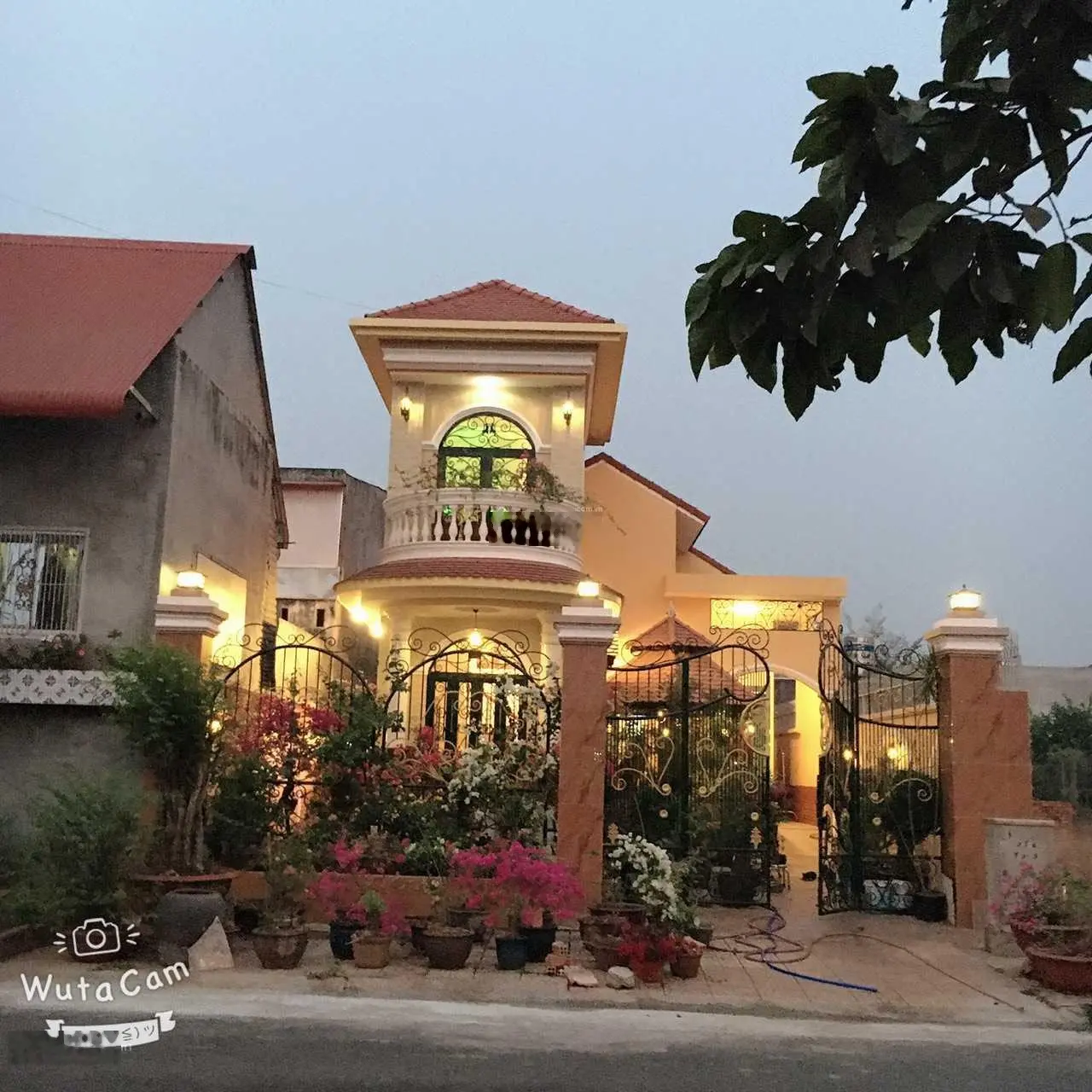 Cần bán đất tặng nhà mới xây 1T1L thuộc TĐC & sát chợ & nhà thờ Thái Lạc xã Long An, giá đầu tư rẻ