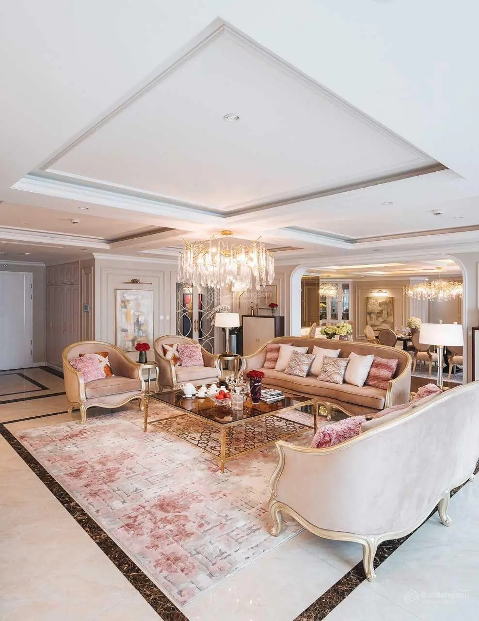 Hót, đập thông 2 căn DT 160m2 m2 tòa T7, giá 16 tỷ. Hai Bà Trưng Hà Nội. LH 0979 702 ***