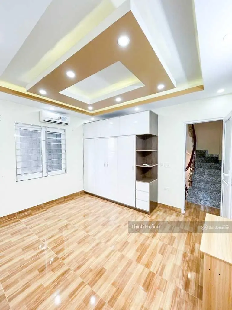 [HIẾM] Bán nhà Thạch bàn 30m2 5 tầng mt5, dân xây, oto đậu cổng full nội thất ở ngay