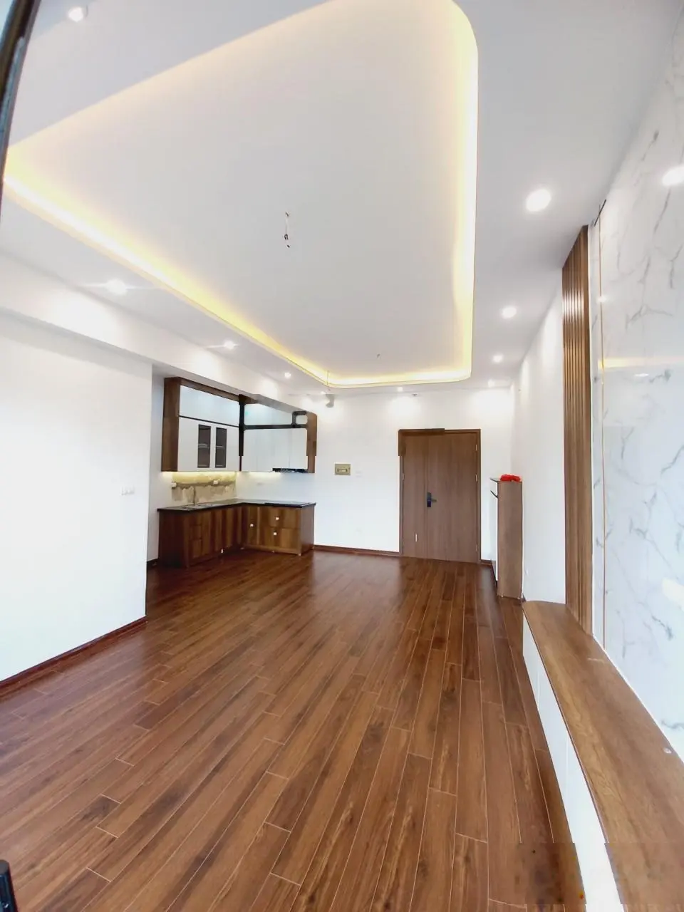 Bán căn hộ chung cư Nơ 1A Linh Đàm sổ đỏ 81m2 có 3 phòng ngủ, ban công view hồ