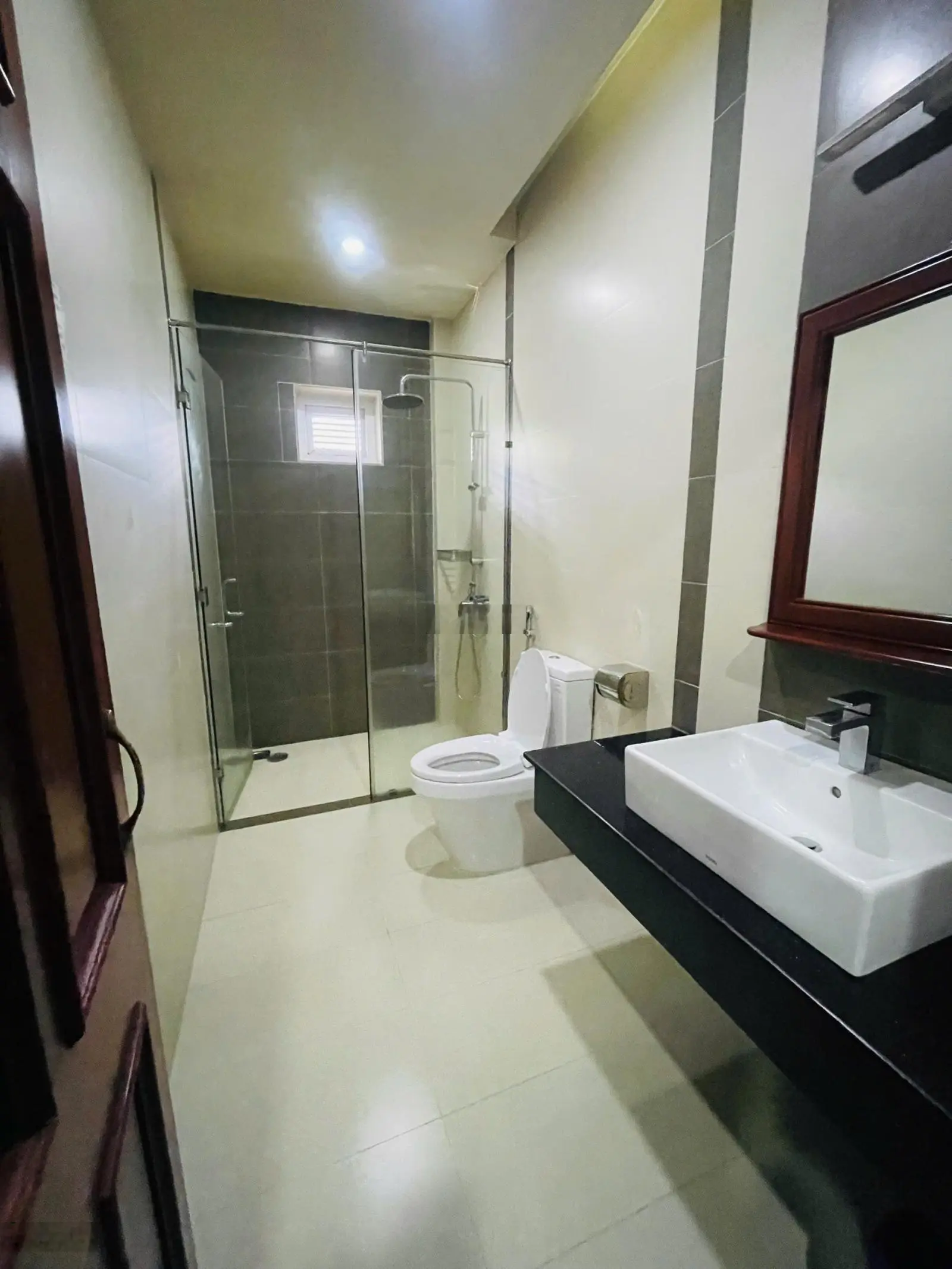 Cần nhà bán đường Hoàng Cầm đoạn giữa kinh doanh rất tốt hiếm có tại KĐT Vĩnh Điềm Trung