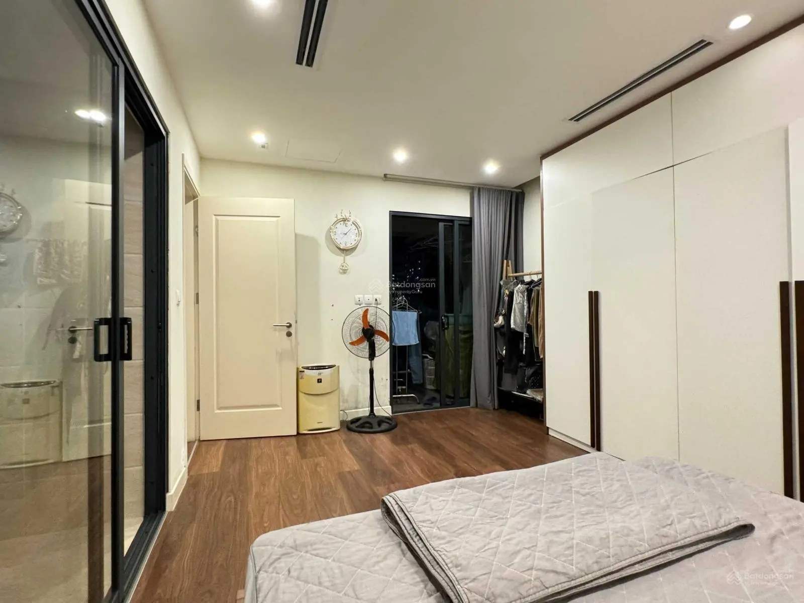 Chính chủ bán căn góc 3 phòng ngủ. Tầng trung nội thất đẹp