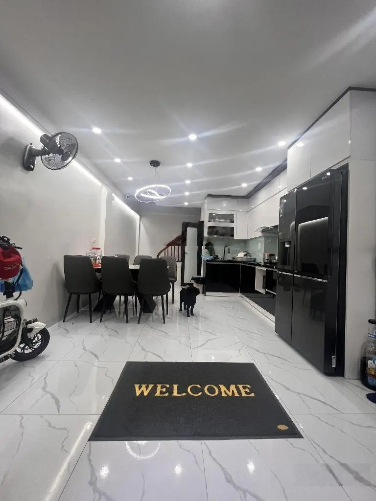 Chính chủ cần bán nhà Định Công Hoàng Mai 41m2 6 tầng MT 4,2m oto giá 5,5 tỷ