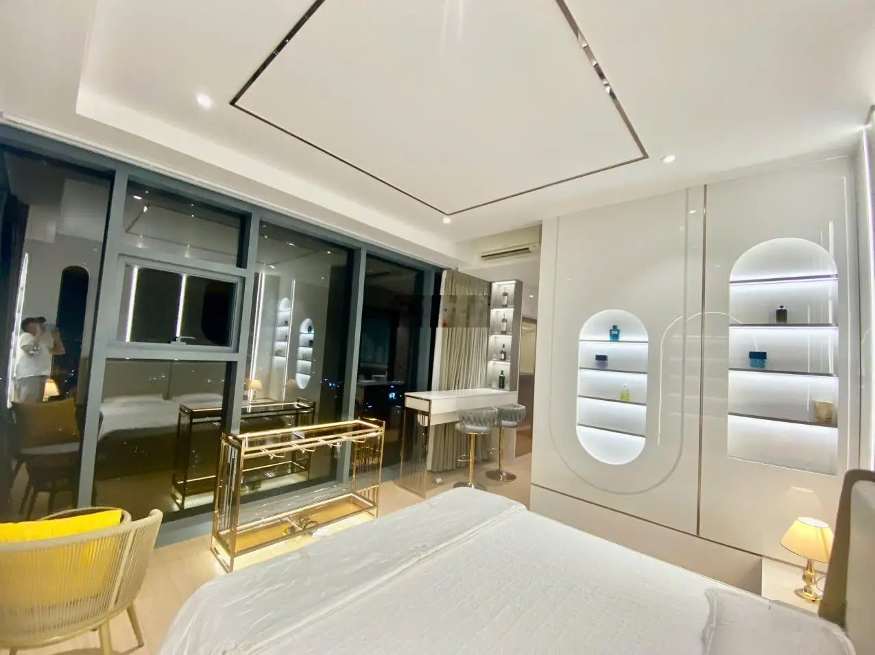 Bán căn hoa hậu Sunwah Pearl, góc 2PN 2WC tầng 48, view sông Quận 1, cầu Ba Son, full nội thất