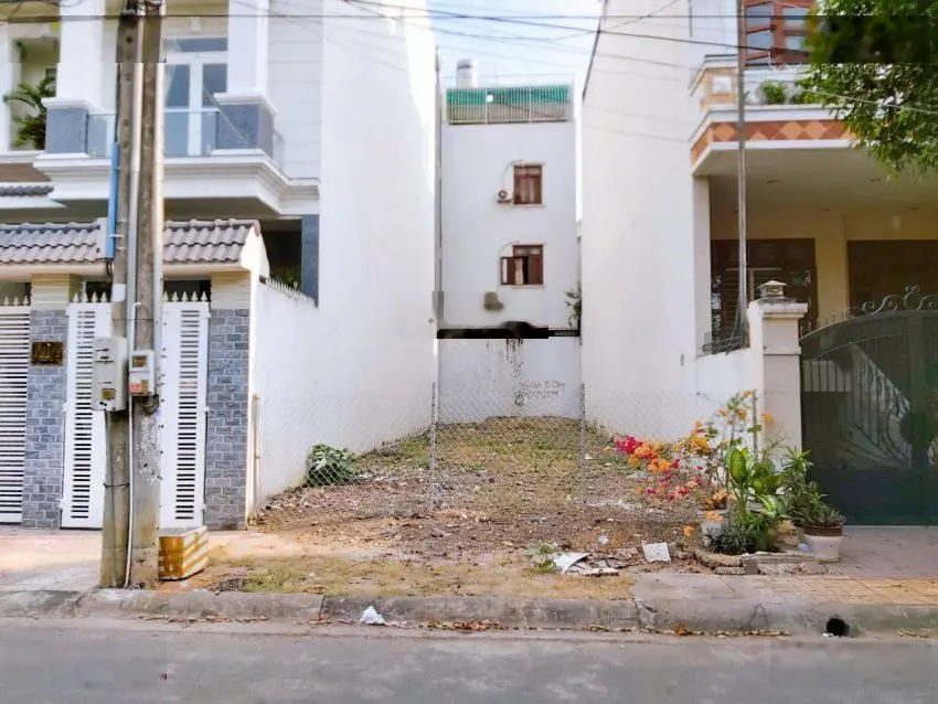 Tôi chính chủ cần bán đất đường Lê Bôi p7 Q8 - giá 2tỷ8/80m2.Sổ riêng , Full thổ cư 100%