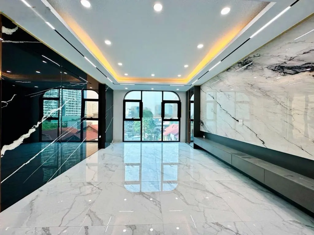 Bán tòa nhà VP 6 tầng thang máy nhập khẩu , ô tô cất trong nhà , sân vườn đẳng cấp thượng lưu