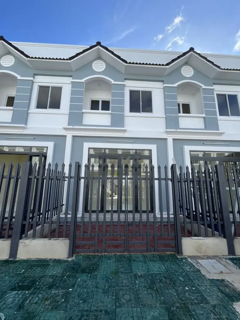 Nhà hướng tây nam - cạnh ngã tư - cạnh chợ - trung tâm Trà Vinh