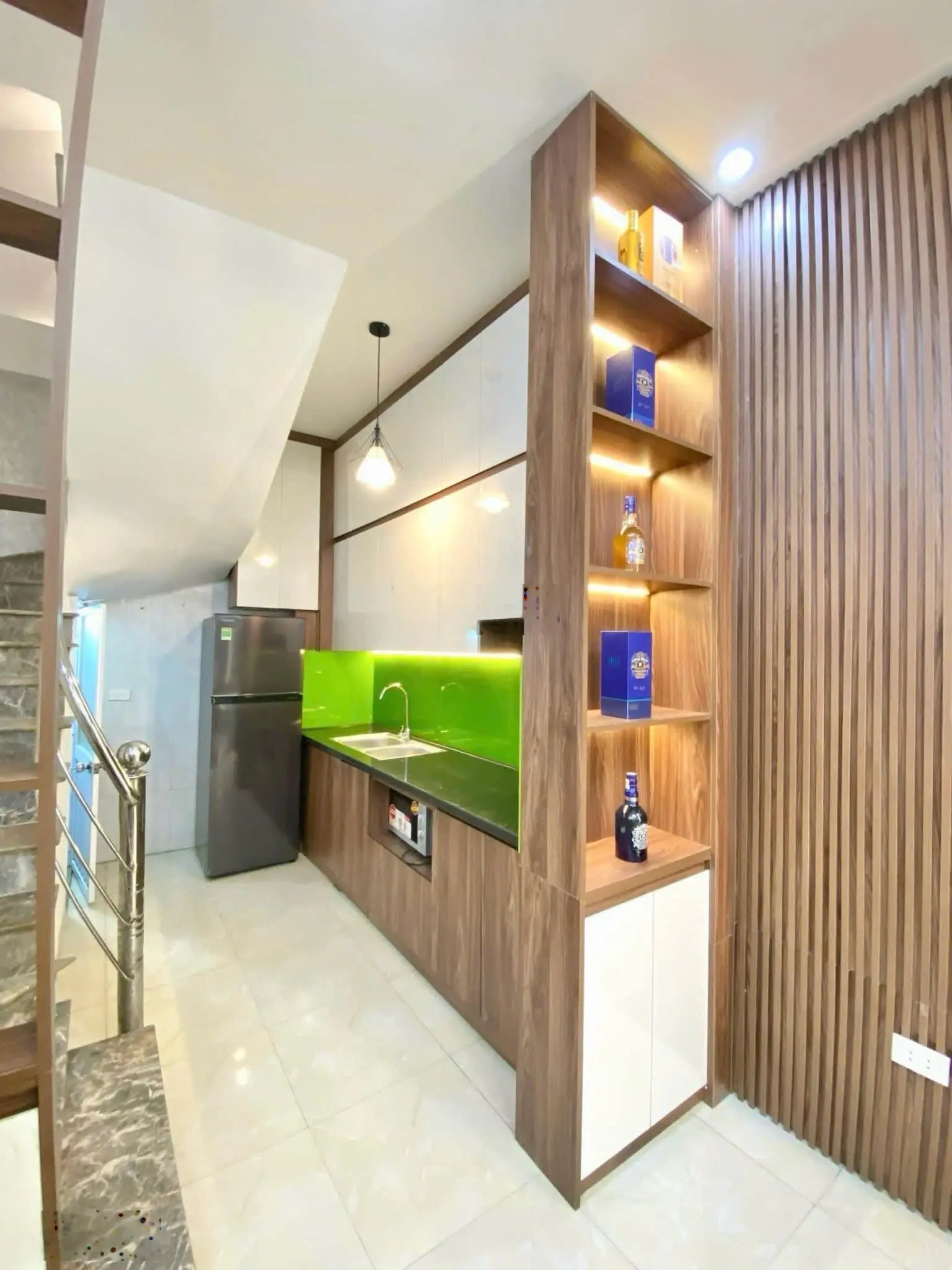 Bán nhà Vĩnh Hưng 30mx5tầng 5,4 tỷ,sổ vuông vắn,oto đỗ cổng,gần Time City,UDIC,T&T Vĩnh Hưng