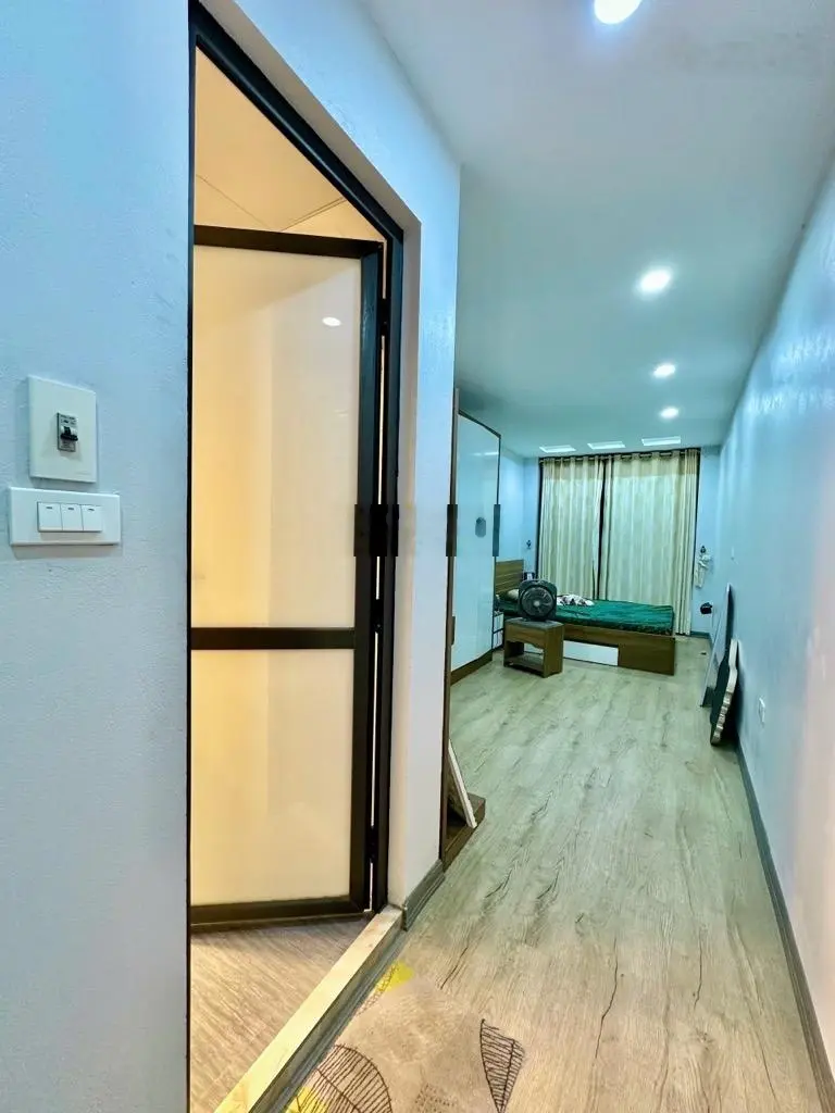 Nhà đẹp ô tô đỗ vào nhà viw hồ thoáng sáng giá hấp dẫn. Gần hồ linh Quang