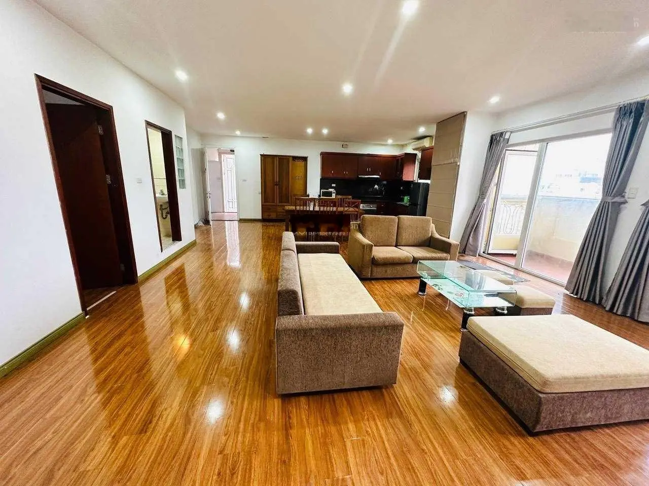 Chính chủ cần bán gấp biệt thự pháp mặt phố Tô Ngọc Vân diện tích 190m2 x 3 tầng