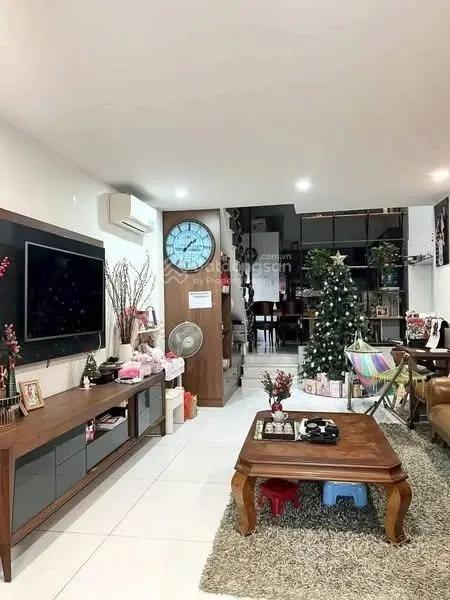Chủ đang cần vốn gấp, bán căn này tại Đỗ Tấn Phong, P9, Q.Phú Nhuận. Giá 4.35 tỷ, 3 lầu.