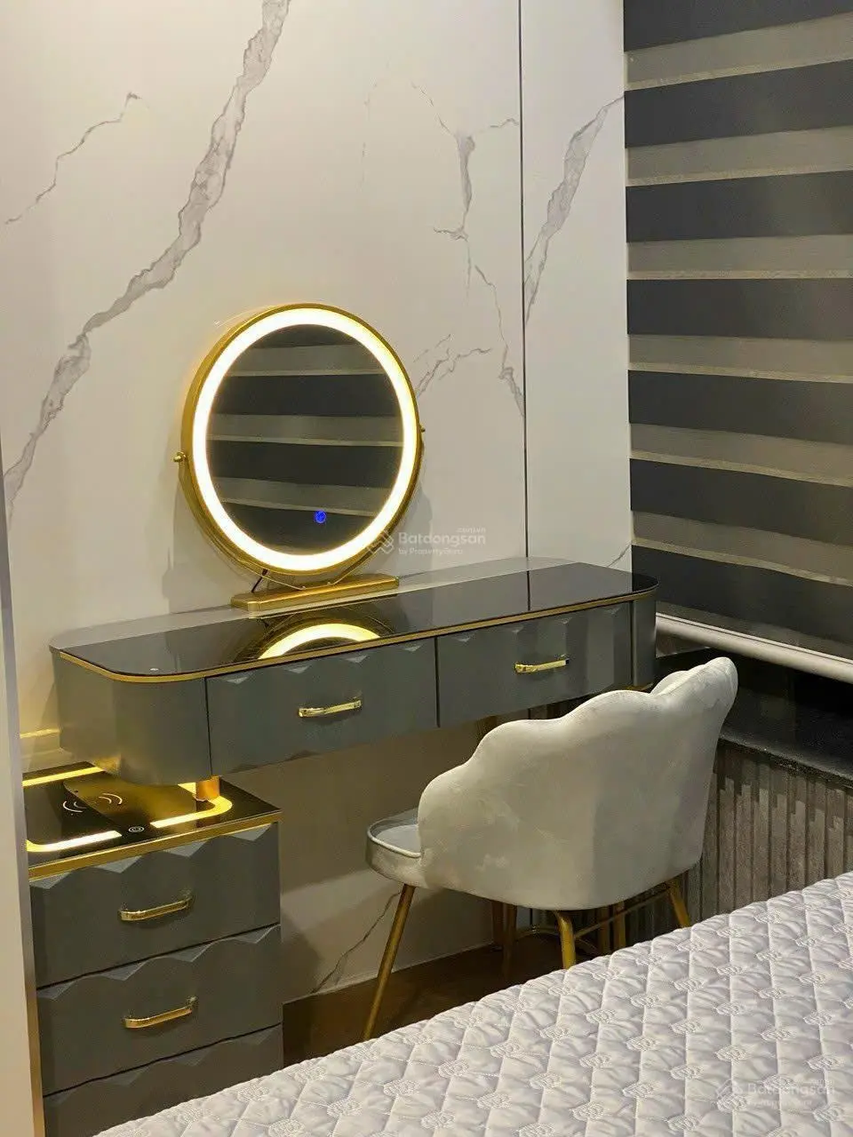 Chính chủ cần bán căn hộ sân vườn tâm huyết 140m2 Monarchy A, trung tâm Đà Nẵng, sổ đỏ có sẵn.