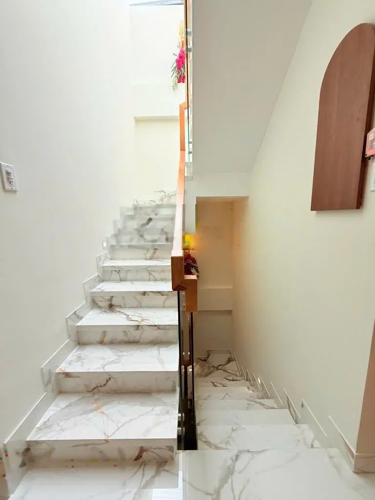 Cần bán căn hộ dịch vụ - 80m2 - 4 tầng- phú nhuận - thang máy - dòng tiền 100tr/ tháng- 23tỷ.