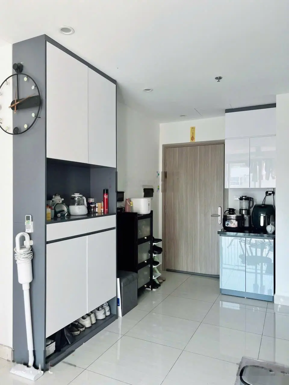 Tôi cần bán gấp căn 2N2WC góc tóa S1.11 69m2 giá 3,24 tỷ sổ lâu dài view toàn cảnh thoáng mát