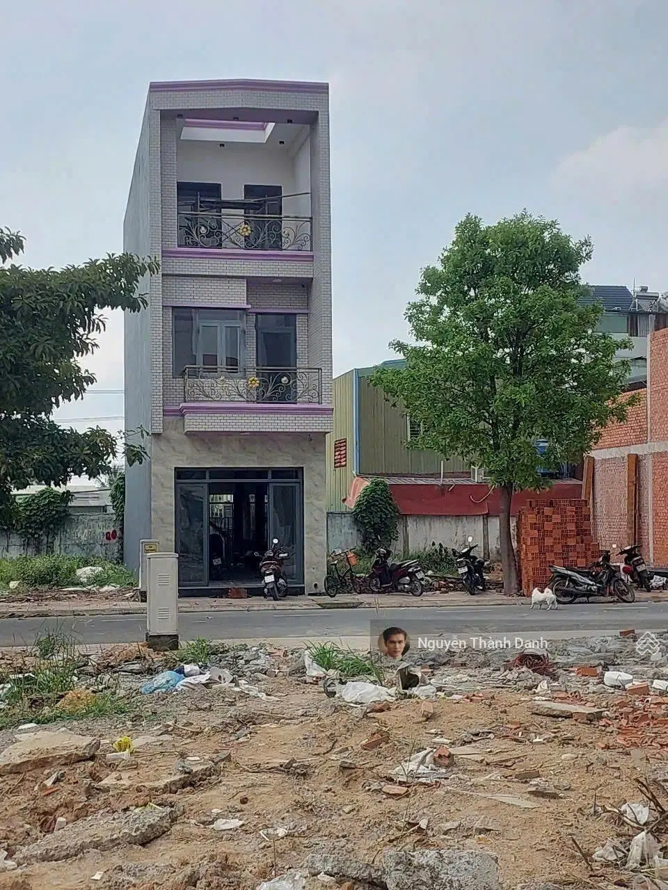 Nhà ngộp bán gấp 66m2 .1 trệt, 2 lầu. Giá 2,6tỷ. Cách đường Phan Đình Giót 100m. Gần chợ Thành Nam.
