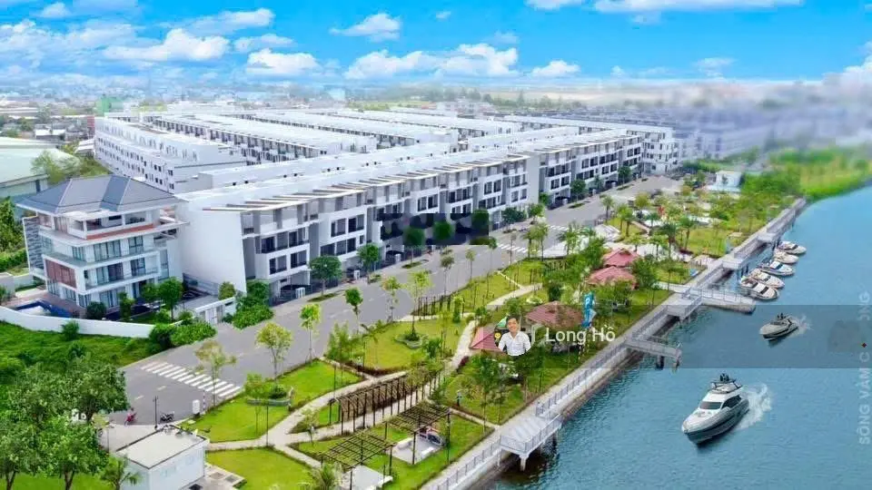 Bán gấp căn nhà phố trục chính, KĐT ven sông The Pearl Bến Lức, sổ hồng riêng 3,29 tỷ