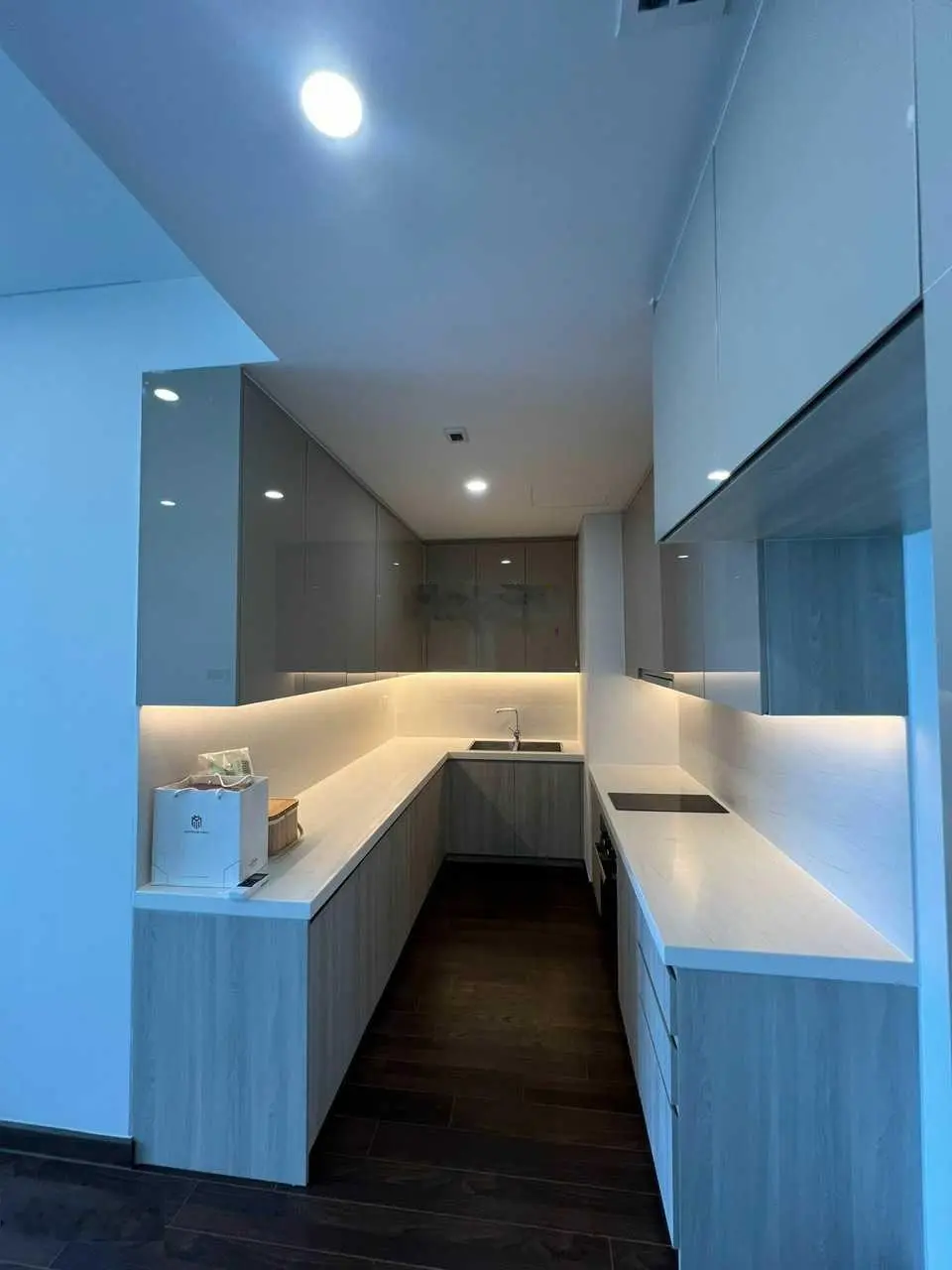 Bán lại căn hộ 2N2WC (62m2) tòa B mới nhận nhà
