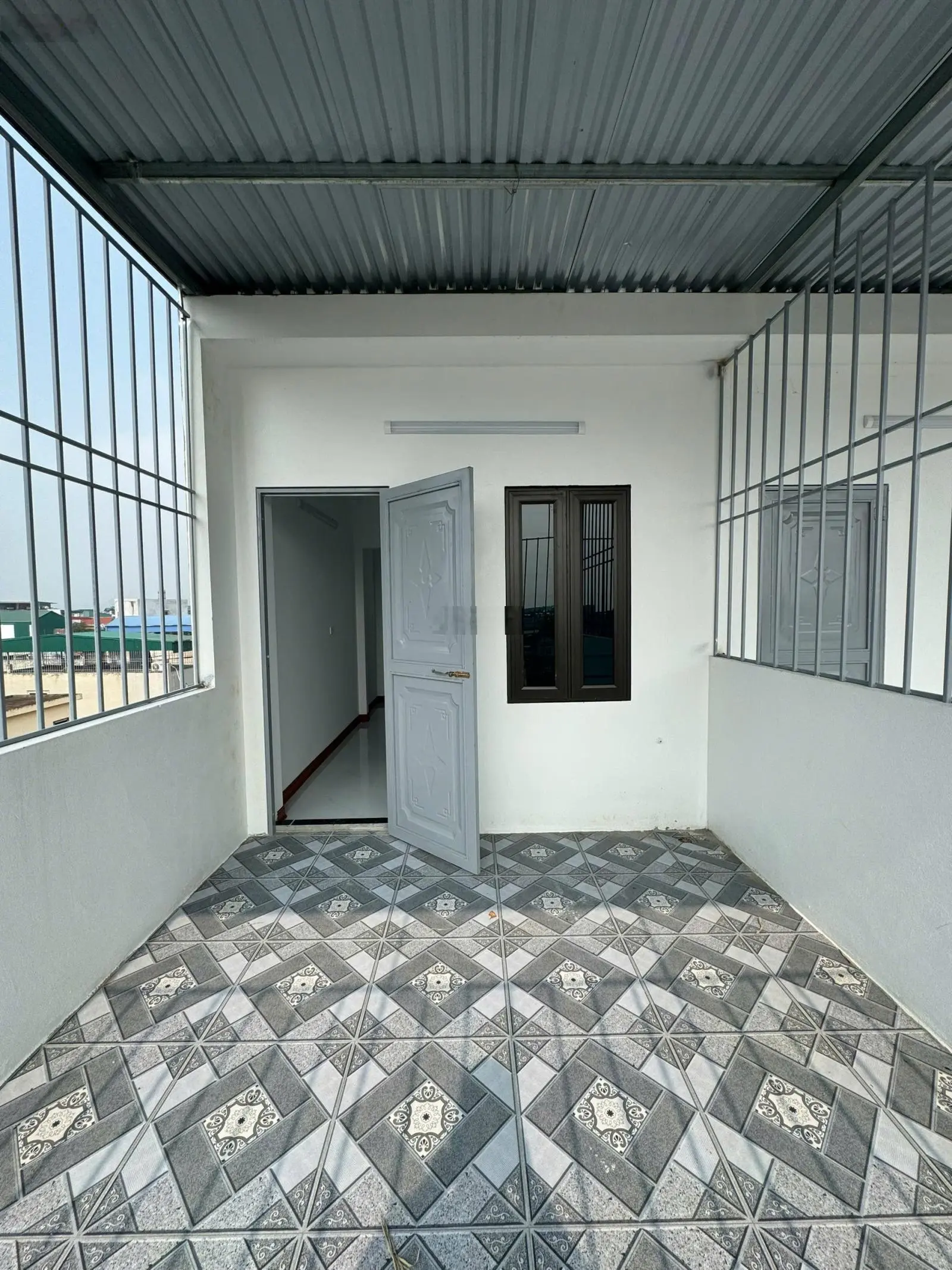 Nhỉnh 3 tỷ có nhà 5t*35m2 ở luôn, ngõ rộng ô tô đỗ cửa, ngay mặt đường lớn.ra trường phenika chỉ 3p
