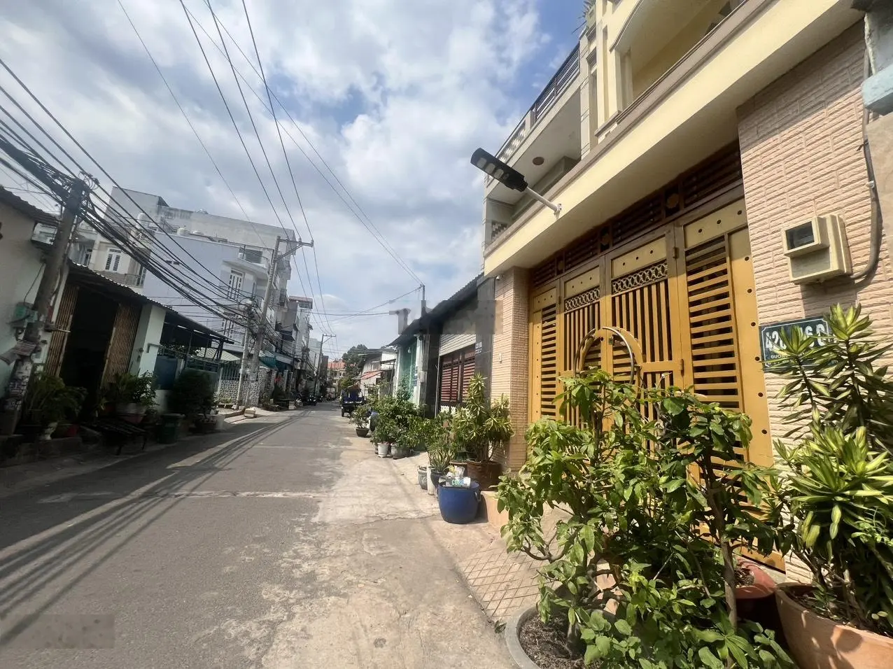 Bán nhà riêng, đường trước nhà 8m, thuận tiện KD, văn phòng, giá 7,6 tỷ VND tại Bình Tân, HCM