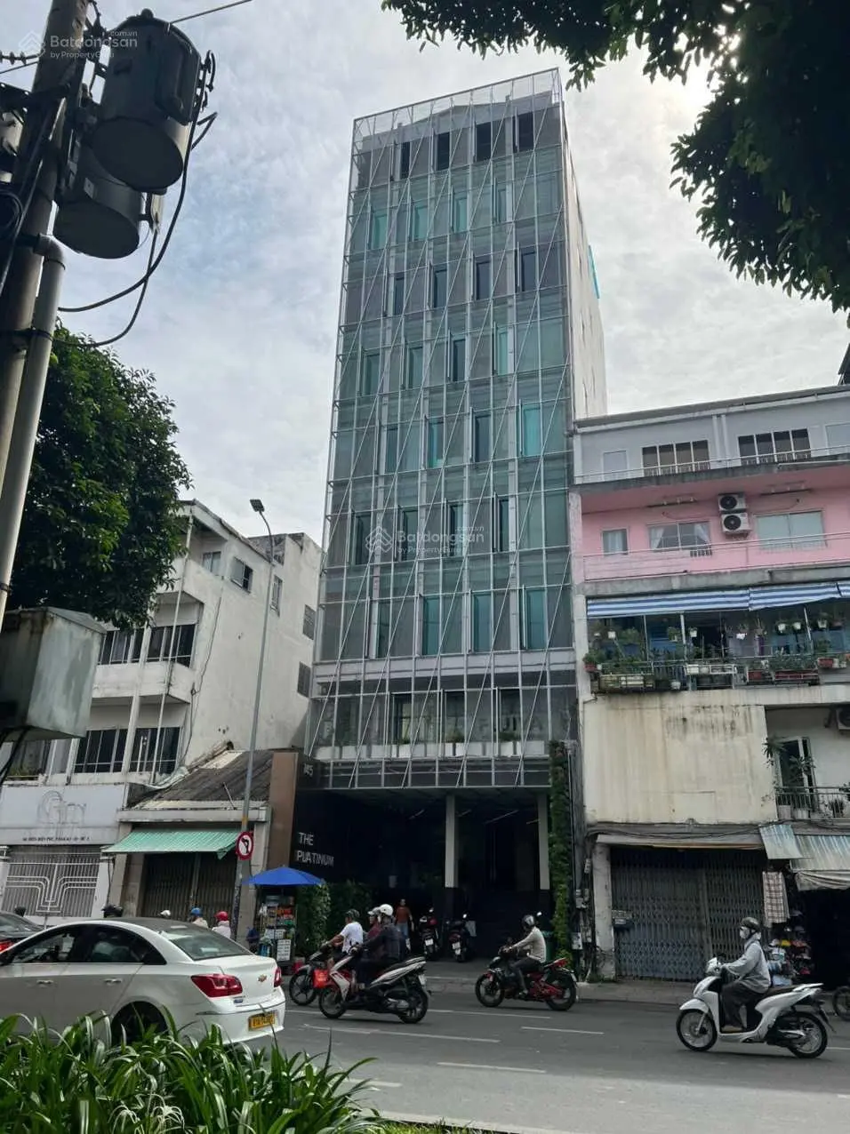 Bán gấp nhà mặt tiền Phan Đăng Lưu, Phường 1, Phú Nhuận. DT: 5mx30m. TX: 1 hầm 8 tầng. Giá 32 tỷ