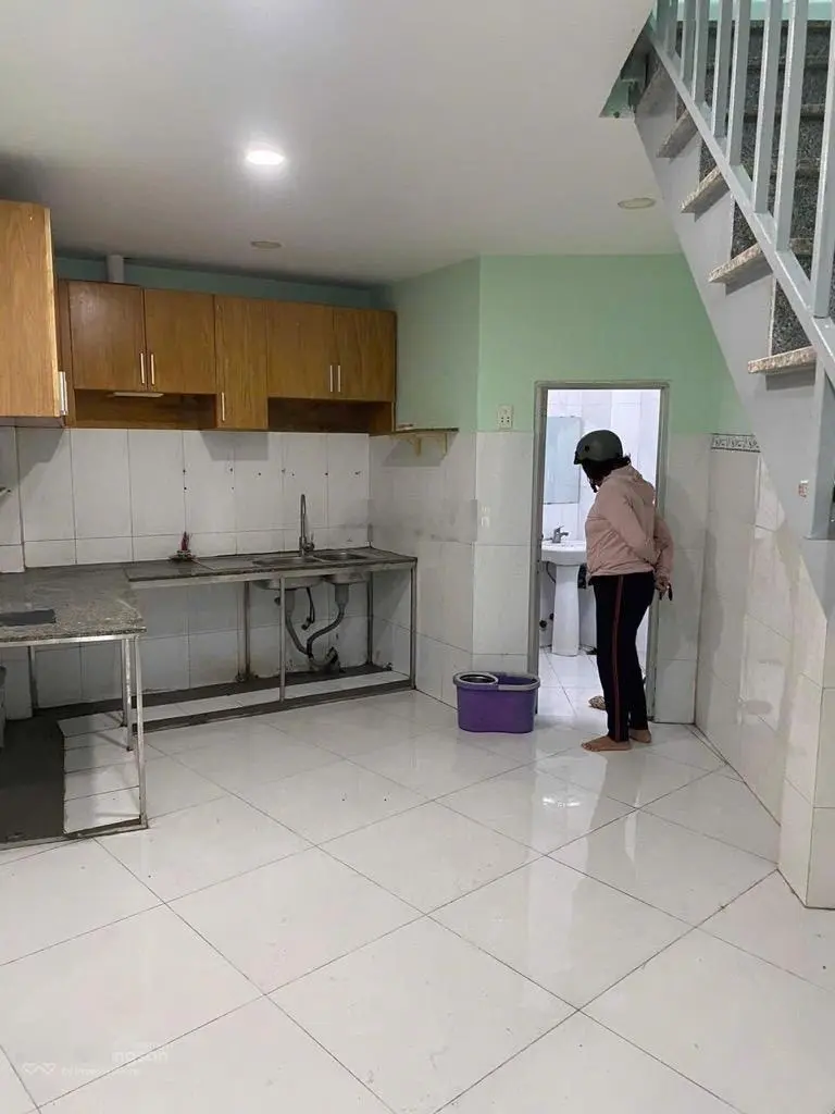 Chỉ 3,4 tỷ TL, nhà: Quận 2, MT đường ôtô thông, 2 tầng Btct kiên cố, DT: 87,8m2 ngang 4.9m, nở hậu