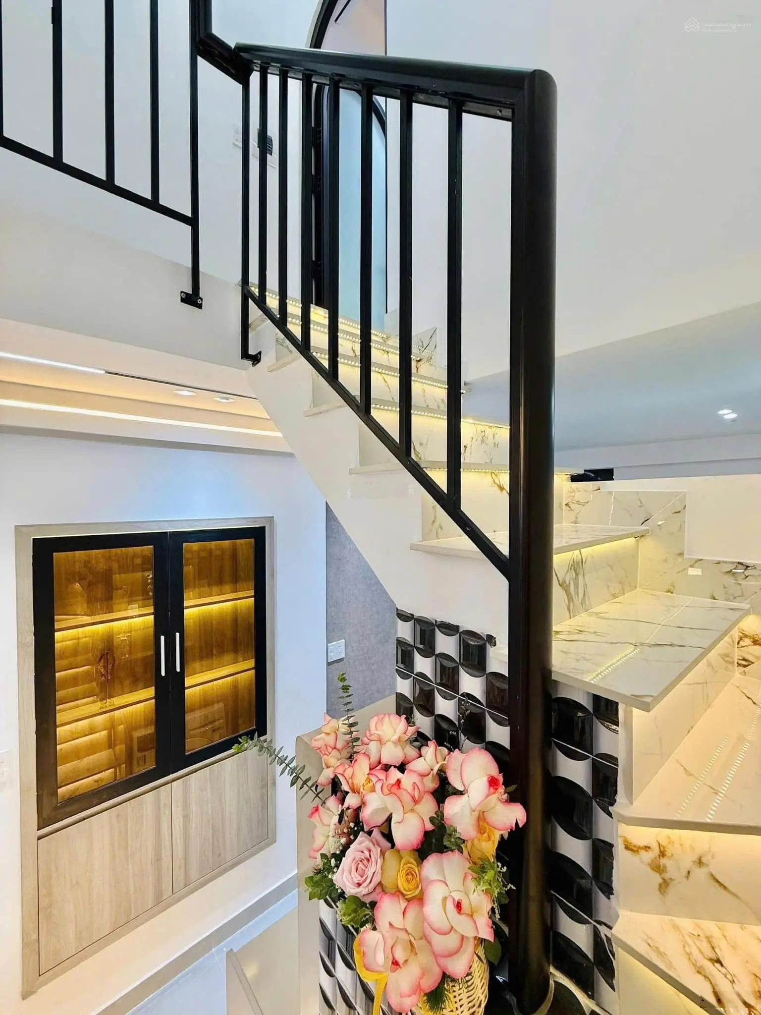 Giá 4 tỷ 950. bán gấp nhà, q3. hẻm oto. hđ thuê 20tr/th. nhanh tay lh 0784 813 ***
