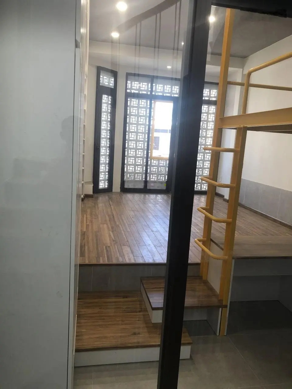 Nhà sát mặt tiền CMT8, Q10, 4.1 x 9.5m nở hậu trệt, 3 lầu. Giá 6,2 tỷ còn bớt