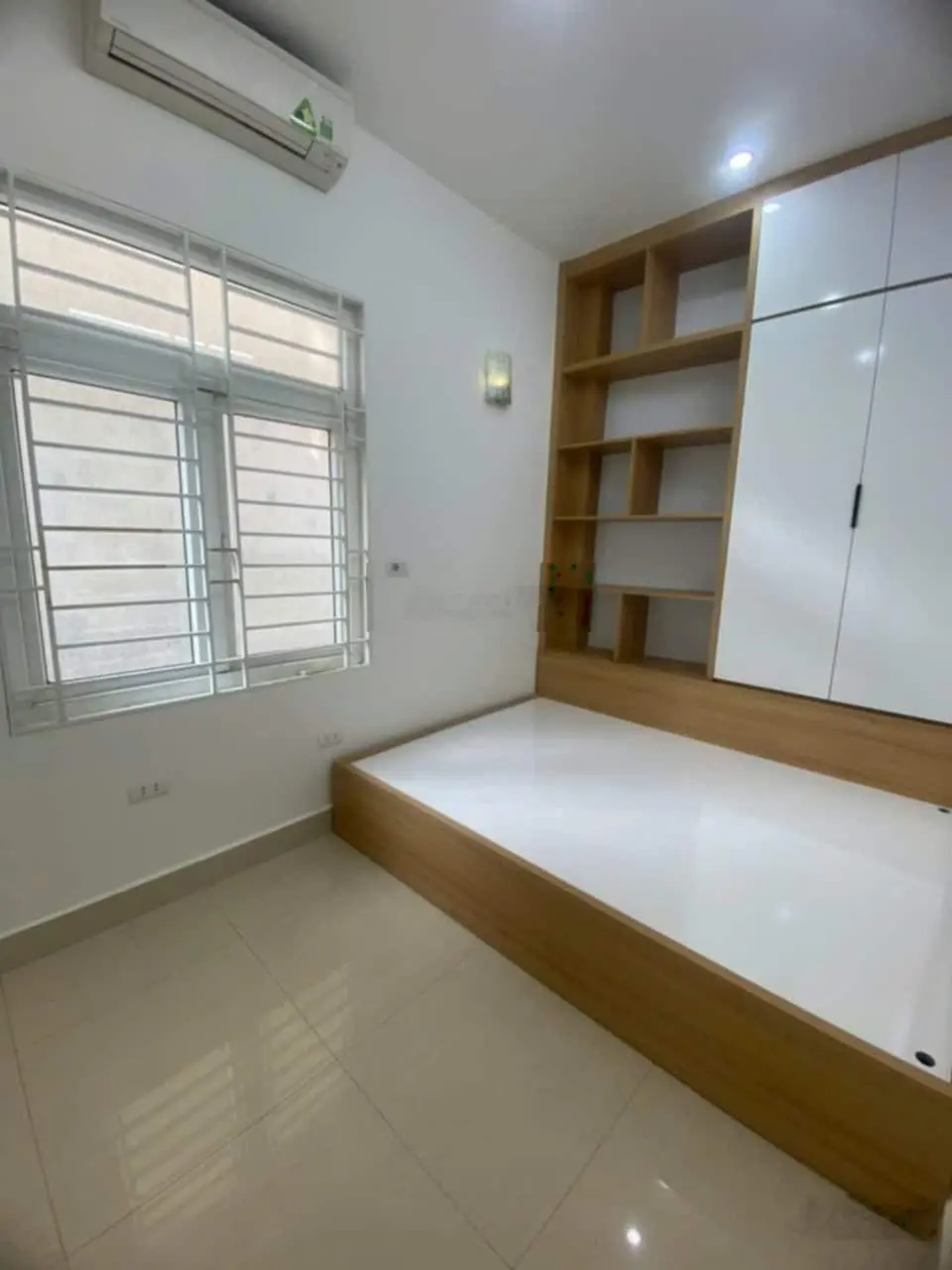 @ bán nhà : nghĩa lộ, yên nghĩa , hà đông -dt 40m2 3tầng ,mt : 5.1m giá: 4.85 tỷ( .