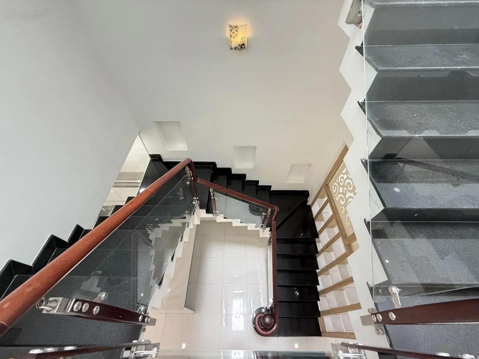 Bán nhà KDC Hiệp Thành 3, nhà 1 trệt 2 lầu 4 phòng ngủ, sân oto nhà đã hoàn công
