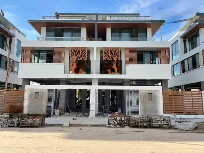 Bán biệt thự Phú Quốc cách Bãi Trường 300m - giá chỉ 24,5 tỷ - sở hữu lâu dài