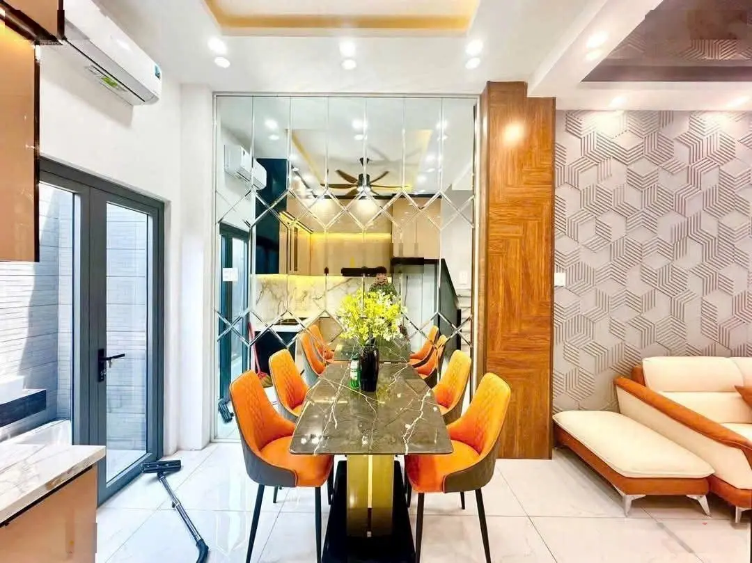 Bán nhà có gara oto hẻm 1806 Huỳnh Tấn Phát giá 6,6 tỷ