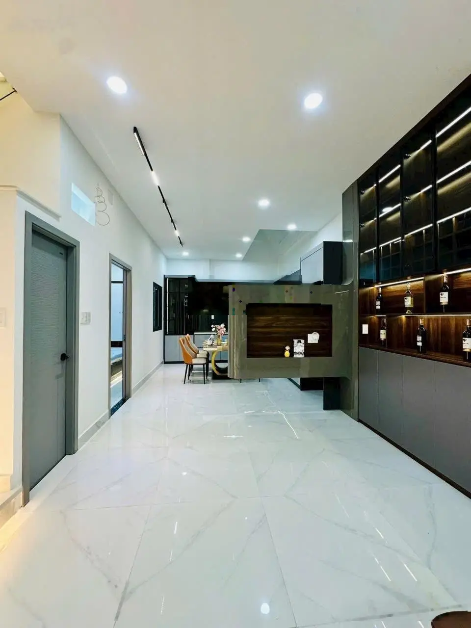 Bán villa tô hiến thành - quận 10 nhà đẹp - ngang đẹp 6,5m - 4 tầng full nội thất xịn xò
