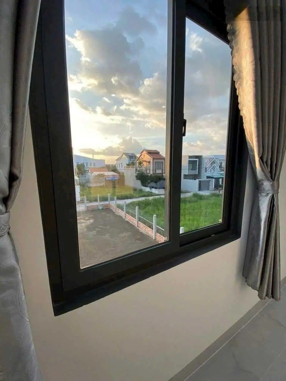 Cắt lỗ 300 triệu nhà mặt tiền chợ Bình Chánh 110m2 giá ngộp sổ hồng riêng