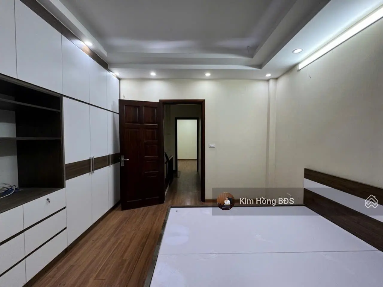 Nhà đẹp Phố Trương Công Định diện tích 50m , 4 tầng , mặt tiền 4m , giá 10 tỷ 900 ,ô tô đỗ cửa,