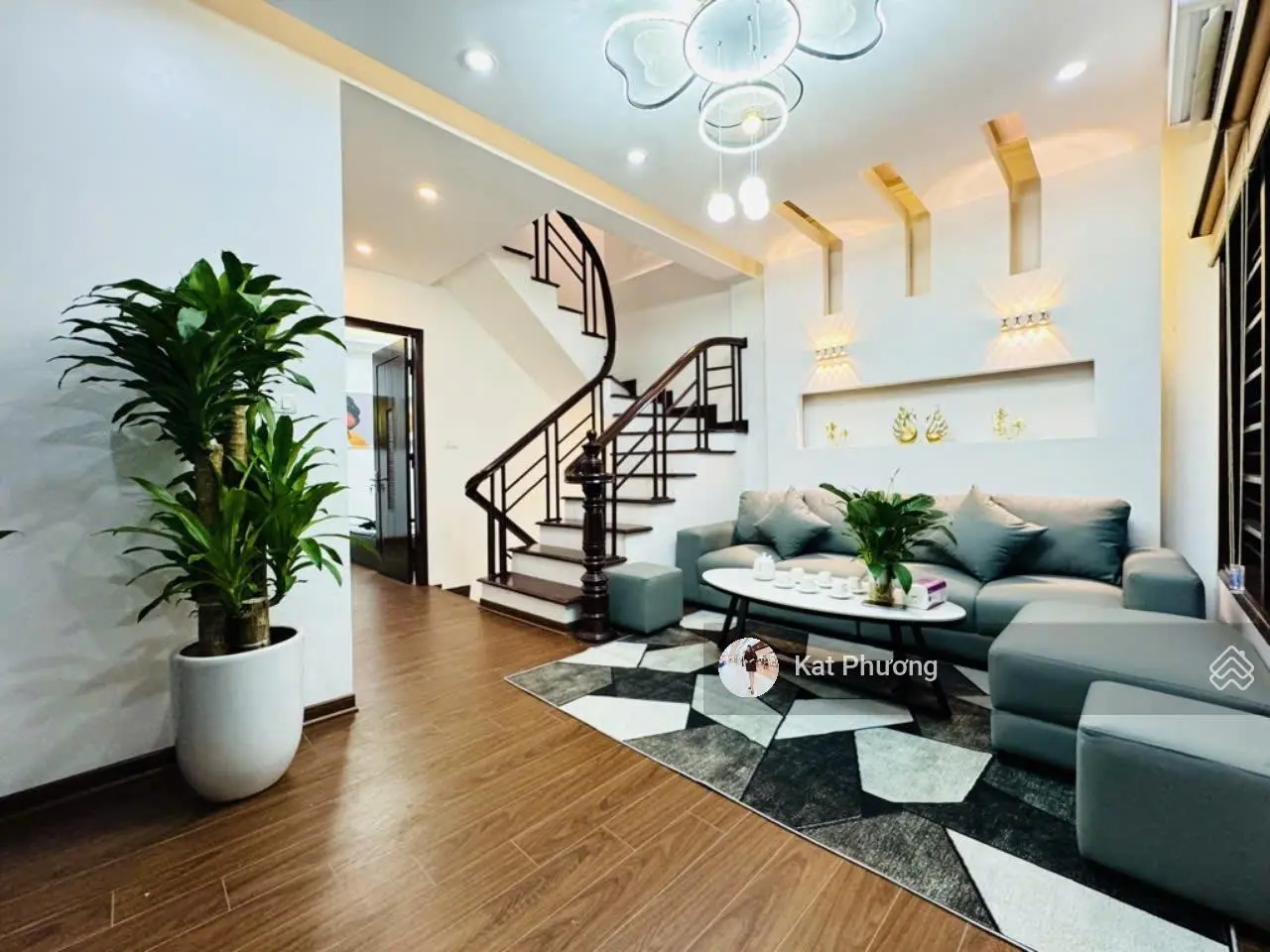 4 tầng - 67m2 ngang 4.5m - HXH nhà hẻm 391 Sư Vạn Hạnh khu vip Q10 - kế vạn hạnh mall - nhỉnh 10tỷ
