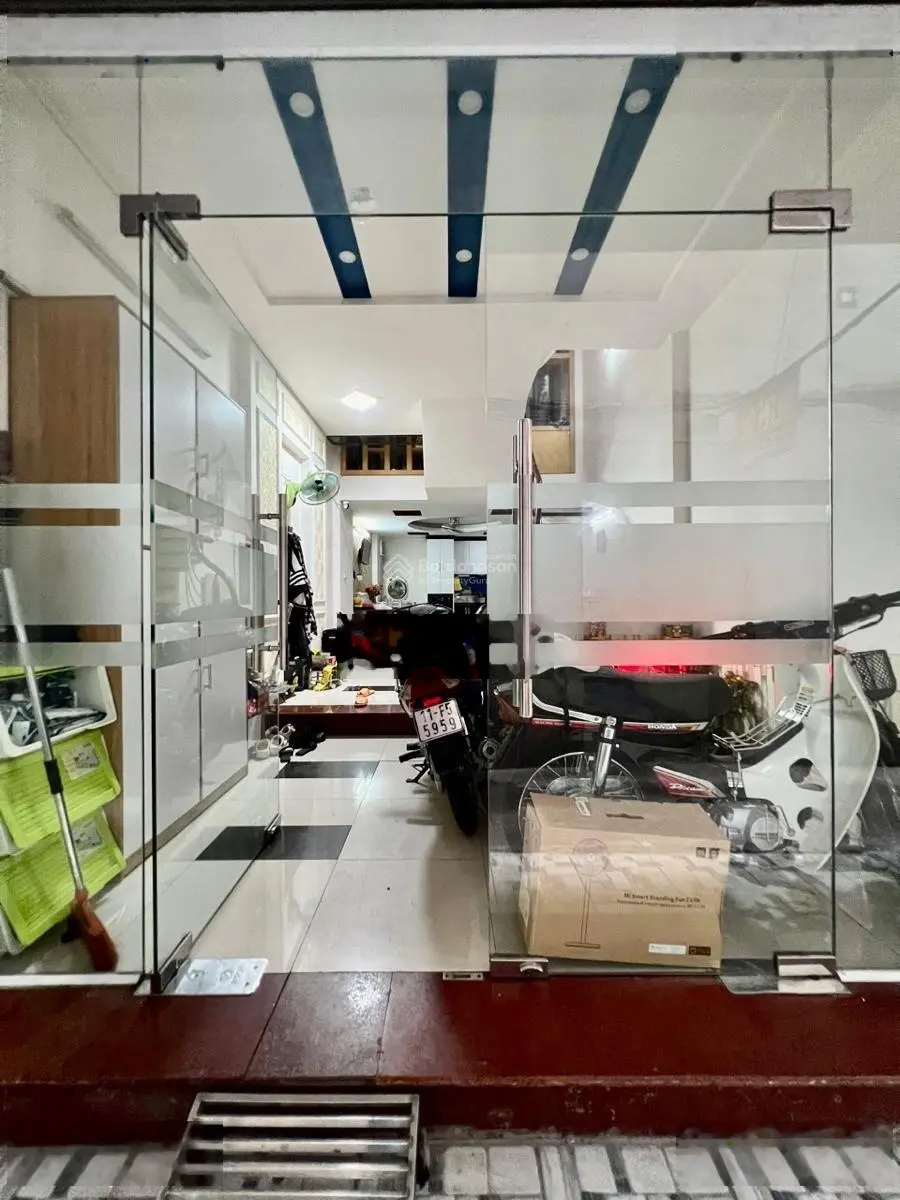 Nguyễn Trãi. 44m2. 8.35 tỷ. Vị trí vàng. Thuận tiện di chuyển. Nhà đủ công năng.