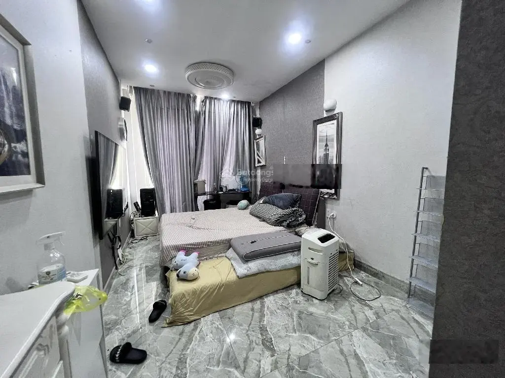 Hàng hiếm tại đường tôn thất tùng, bán nhà riêng 4 pn, 51m2, giá 13,6 tỷ vnd