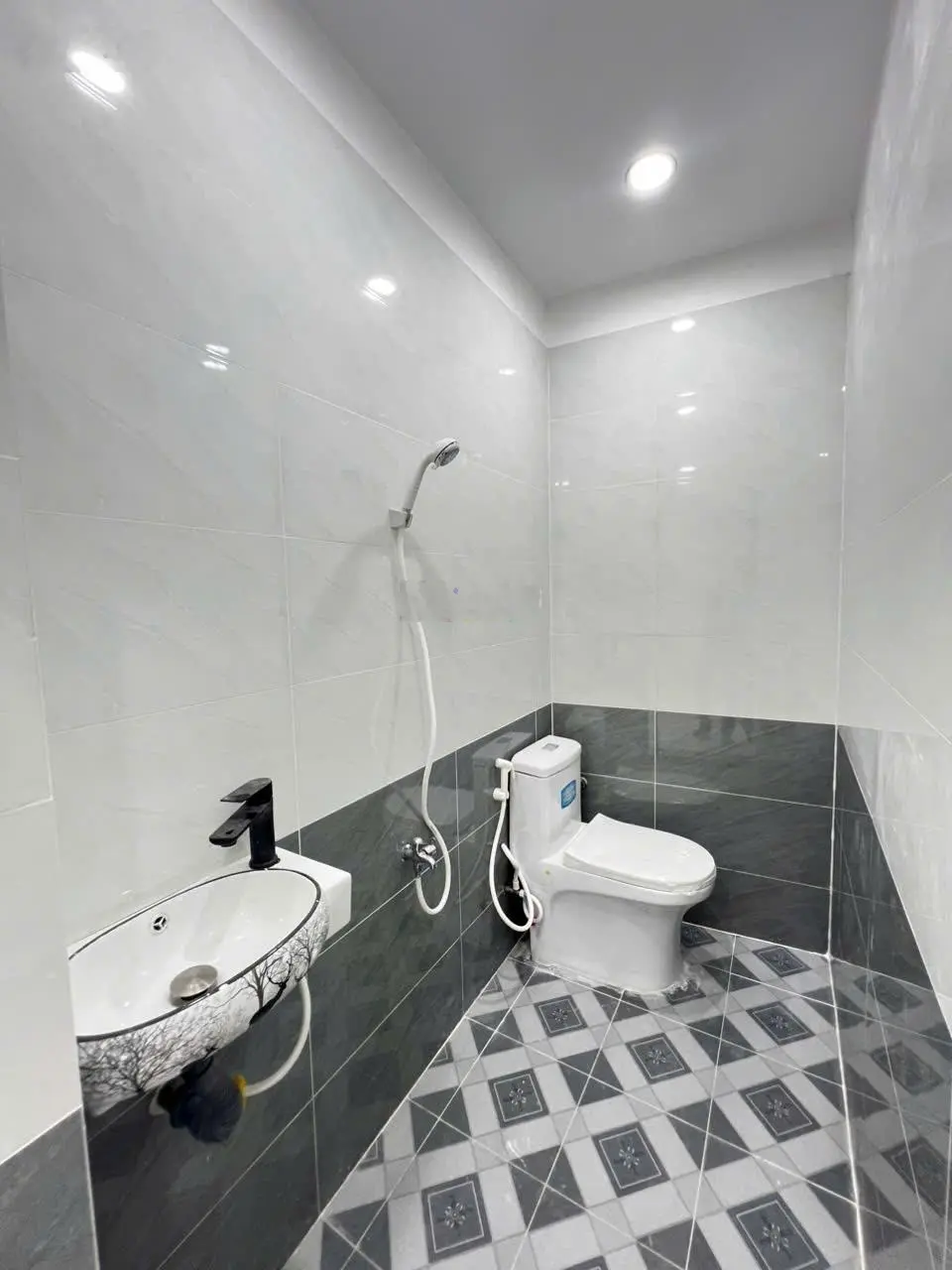 Nhà đẹp Lạc Long Quân, Phường 3, Quận 11, giá chỉ 3 tỷ 990 triệu (thương lượng nhẹ)