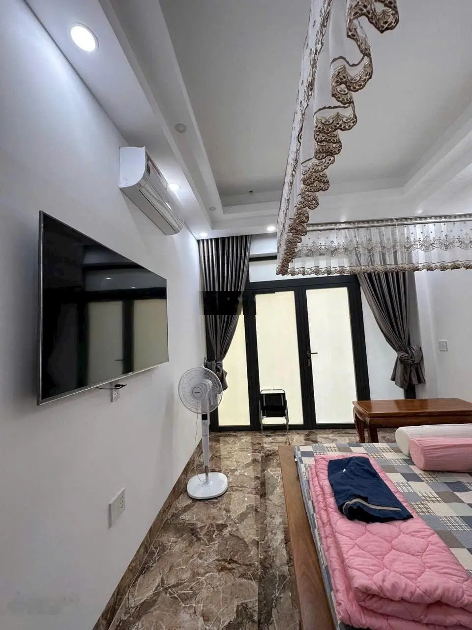 Bán nhà trung tâm Buôn Ma Thuột, mặt tiền Hà Huy Tập, để lại toàn bộ nội thất gỗ Hương và Căm Se