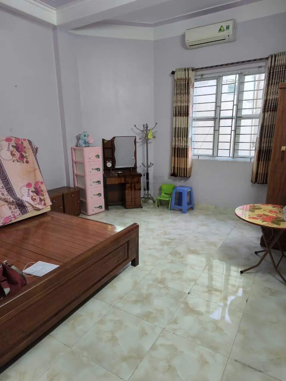 Gia đình tôi cần bán nhà 3 tầng, mặt ngõ 30 phố Lê Hồng Sơn, Cửa Bắc, TP Nam Định