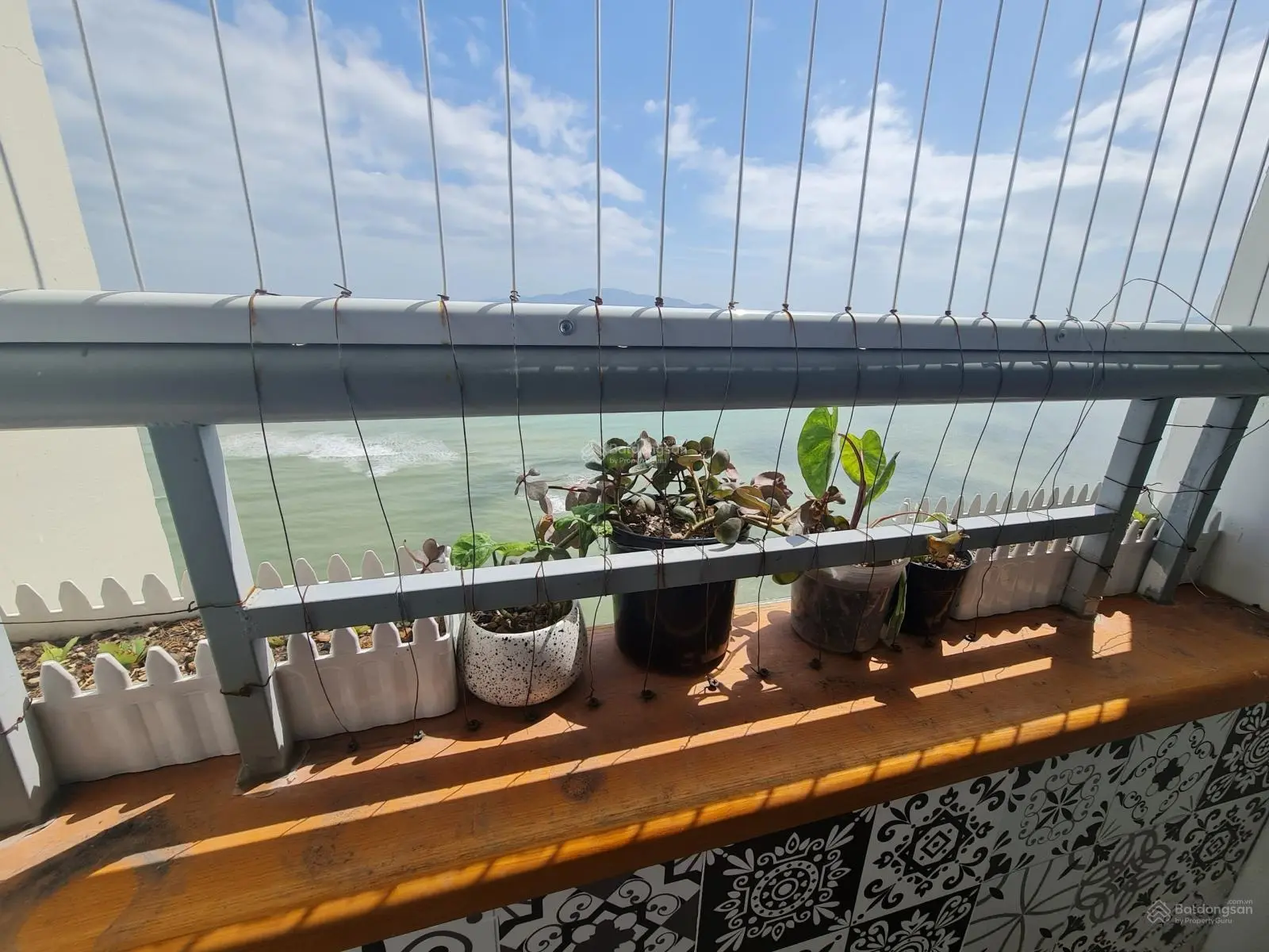 Bán nhanh căn 2 phòng ngủ 68m2 View trực diện biển giá 2,1 tỷ bao hết chi phí sang tên