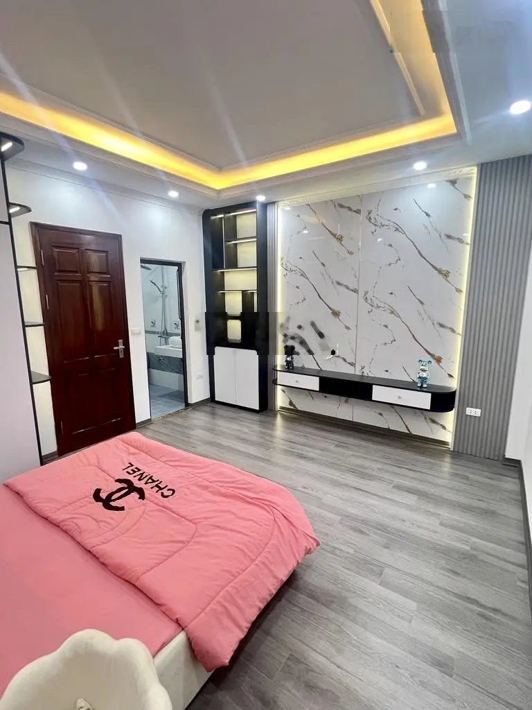 Trung tâm thanh trì - sau một nhà oto tải tránh - ôtô đỗ cửa - nhà mới thiết kế hiện đại 6 tầng
