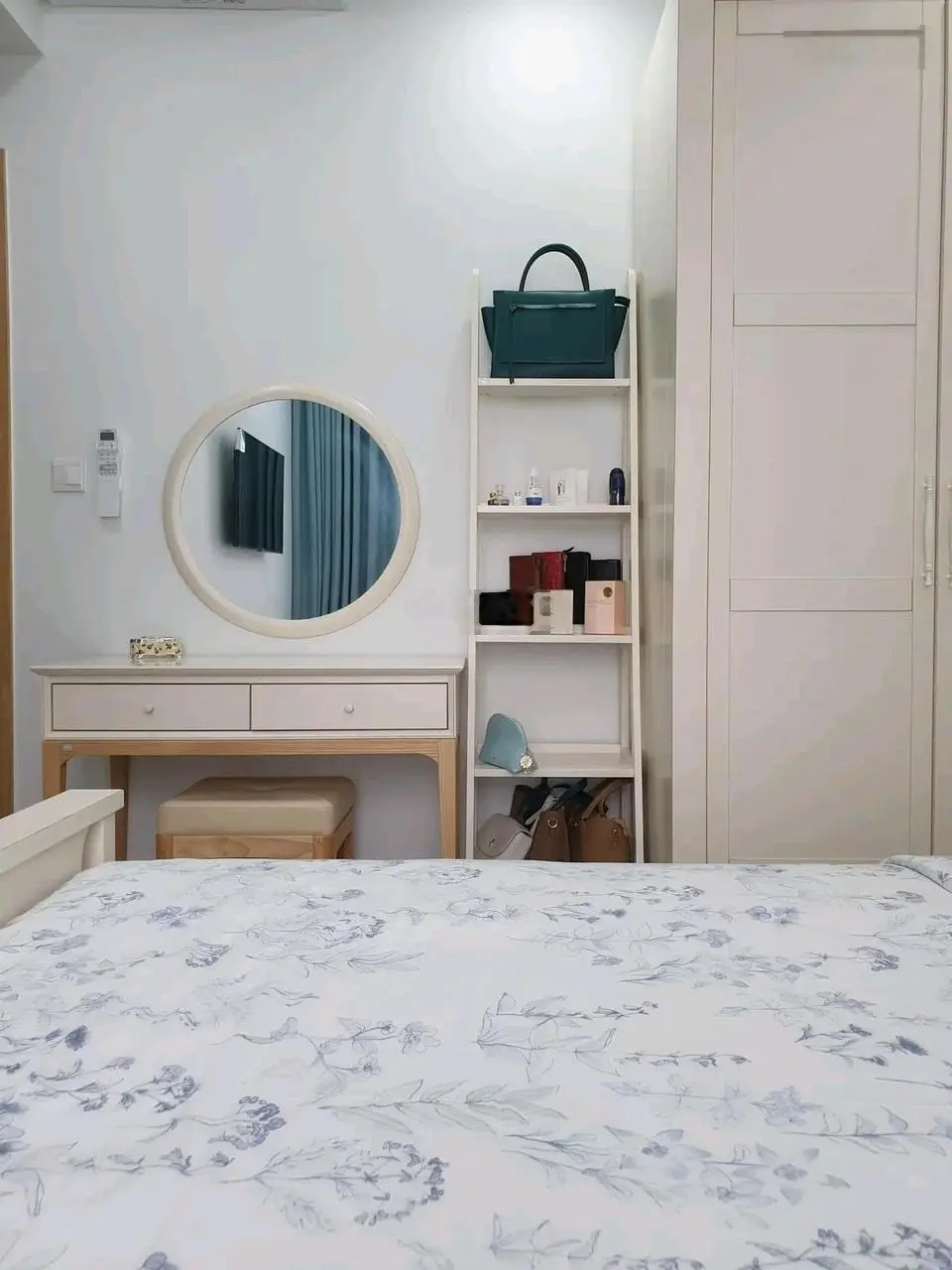 Bán gấp Emerald 2PN - 1WC (63,8m2) full nội thất đẹp, thoáng mát chỉ 3,350 tỷ
