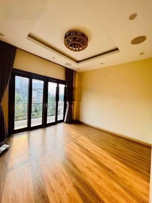 Bán nhà mặt phố Yên Hoa Yên Phụ Tây Hồ. Lô góc view hồ tây 24,8 tỷ