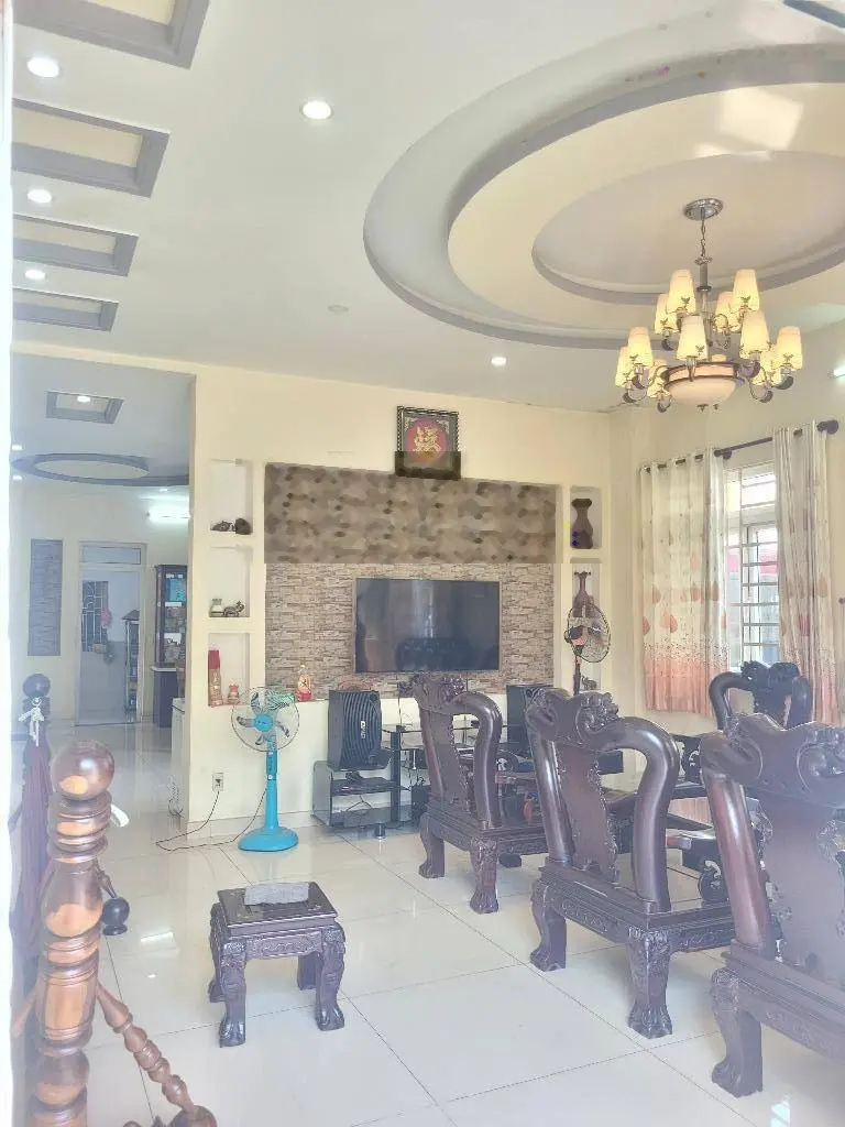 Biệt thự 2 tầng 240m2 mặt tiền đường hiếm có Hiệp Phú, Q.9 (TP. Thủ Đức) nhỉnh 19 tỷ