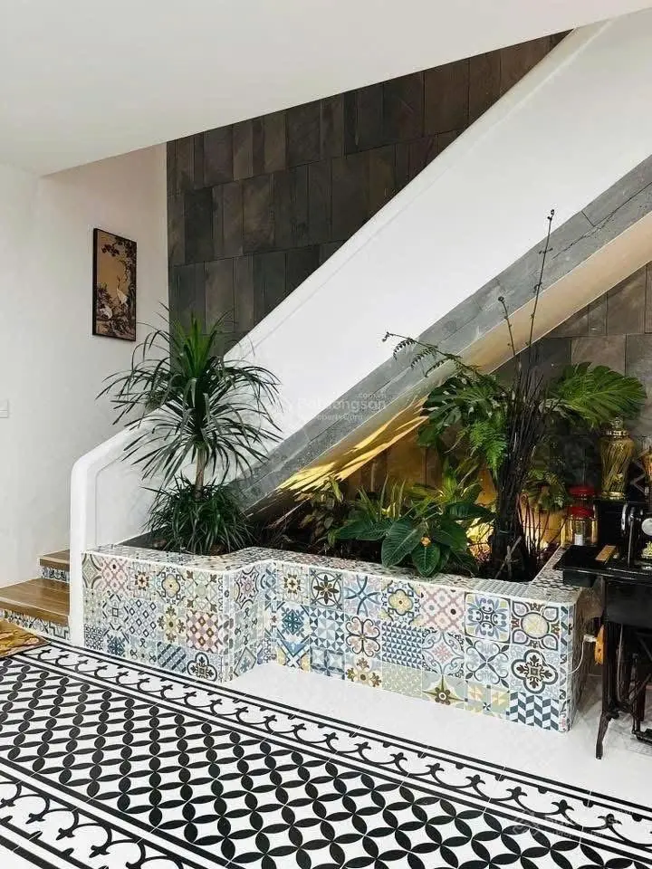 Nhà hẻm 4m mặt tiền hẻm cách chợ vài bước chân giá 4ty450, 65m2, đường Phạm Văn Hai, quận Tân Bình