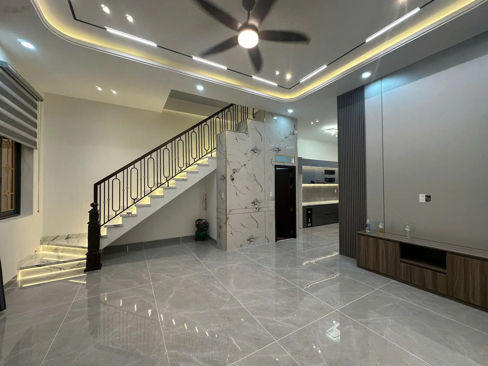 Chính chủ cần bán căn nhà tâm huyết, giá chỉ 3,25 tỷ/100.8m2, nhà mới đẹp y hình. LH: 0903316319