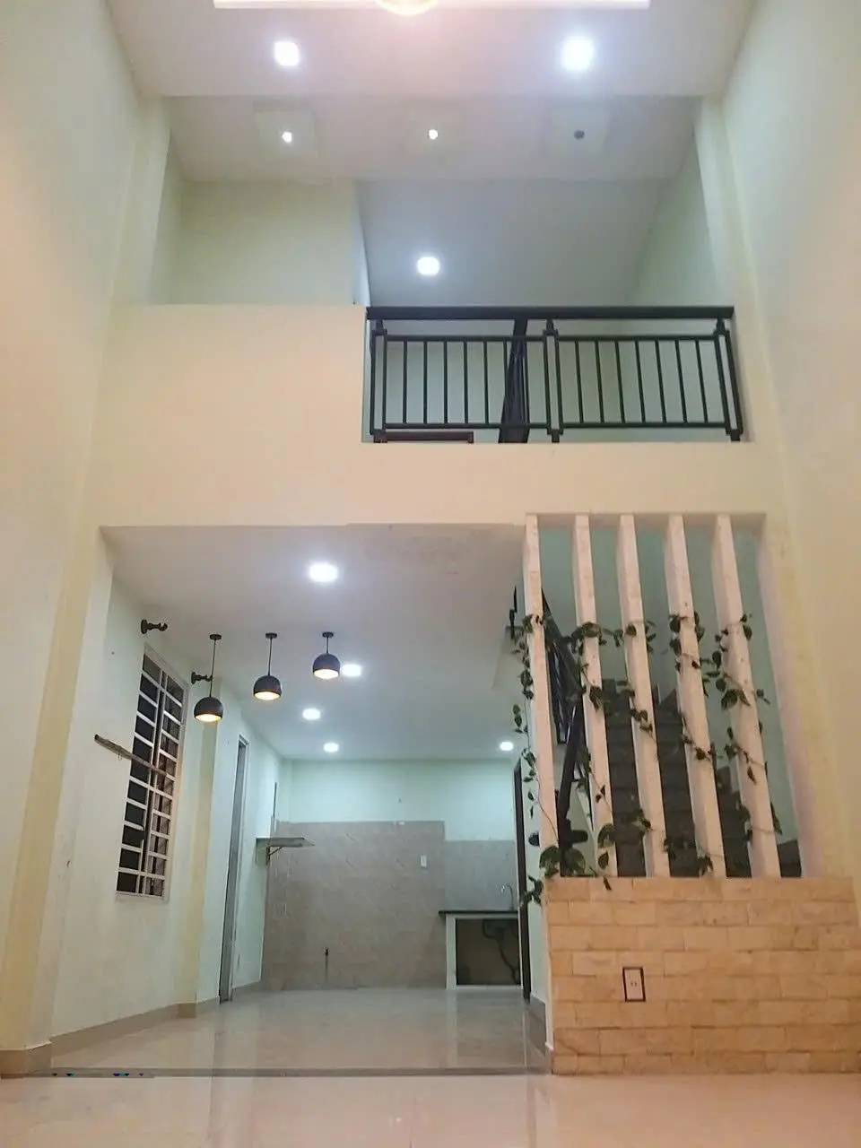 Nhà 1 trệt 1 lầu bên hông chợ Long Trường dt 53m2 sàn 80m2 giá 3.35 tỷ
